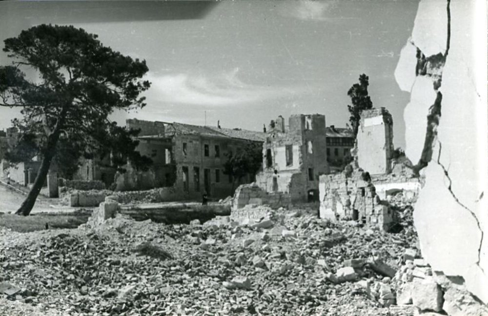 Ostaci grada  nakon bombardiranja 